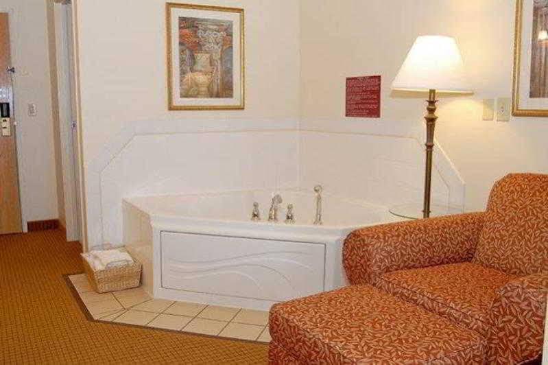 Best Western Wapakoneta Inn Bagian luar foto