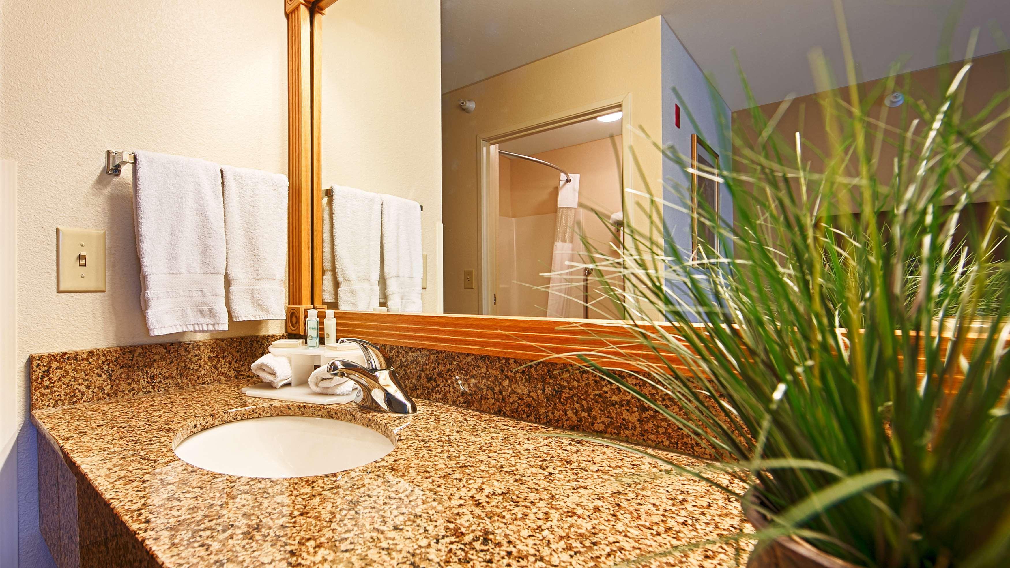 Best Western Wapakoneta Inn Bagian luar foto