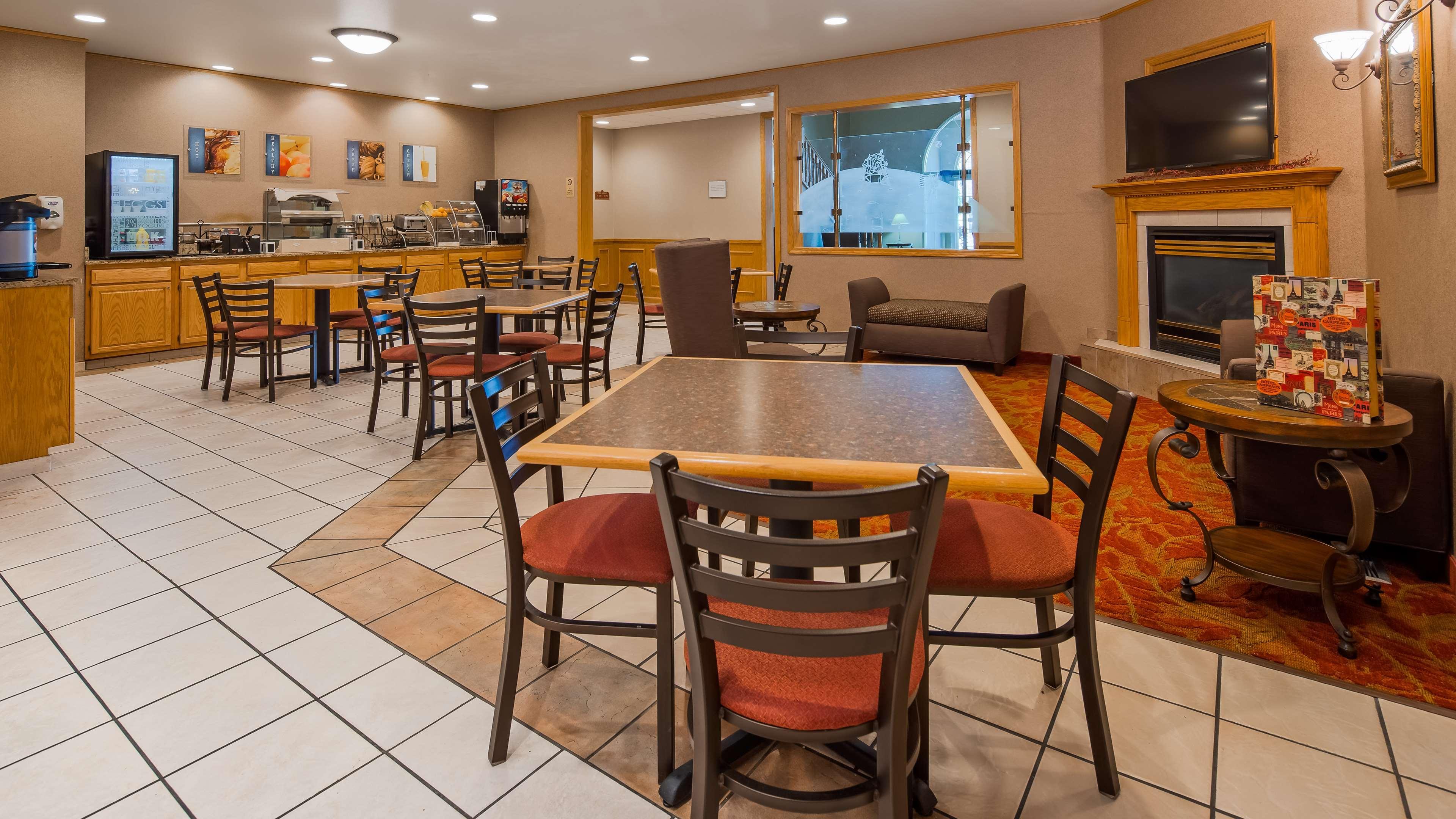Best Western Wapakoneta Inn Bagian luar foto