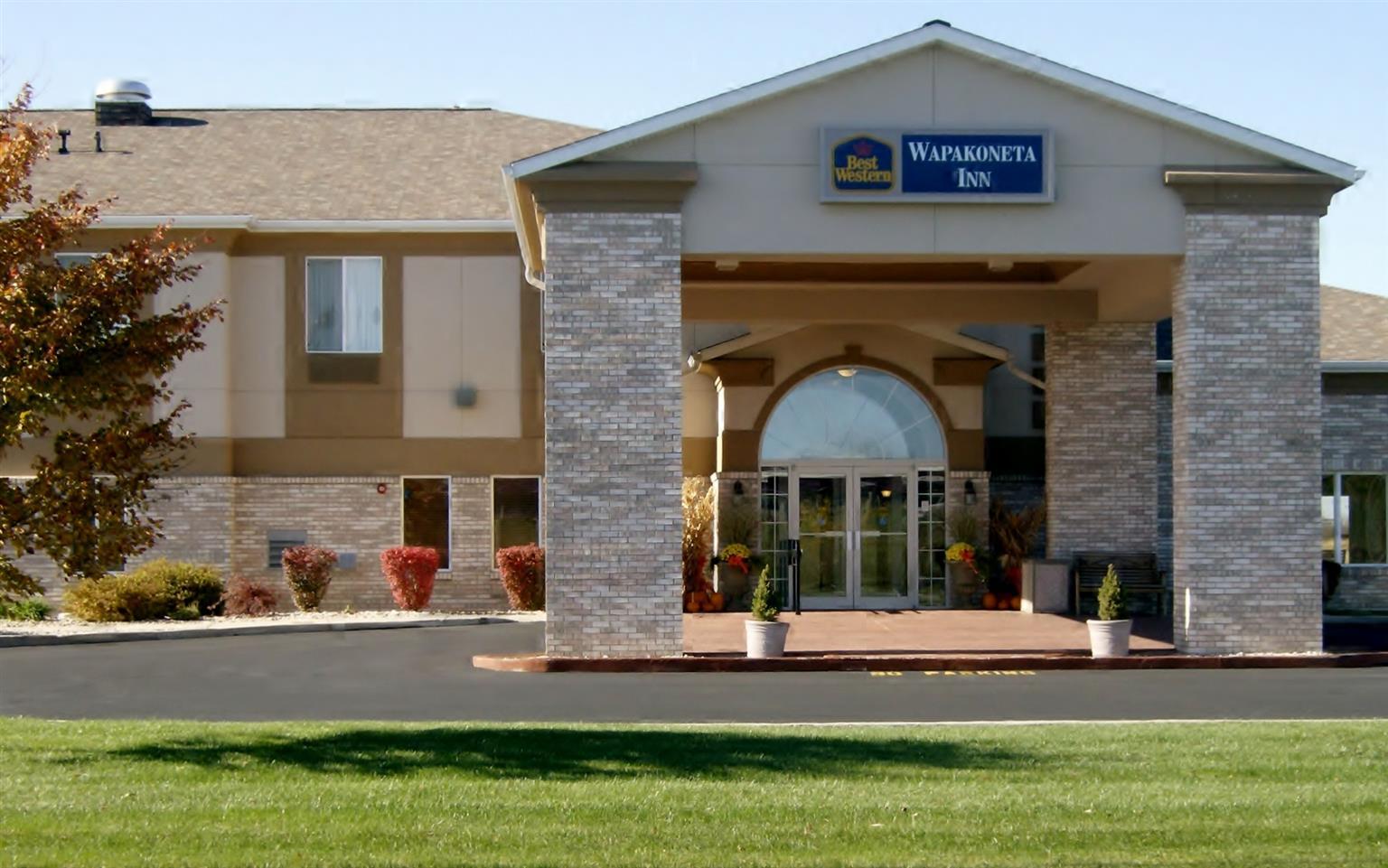 Best Western Wapakoneta Inn Bagian luar foto